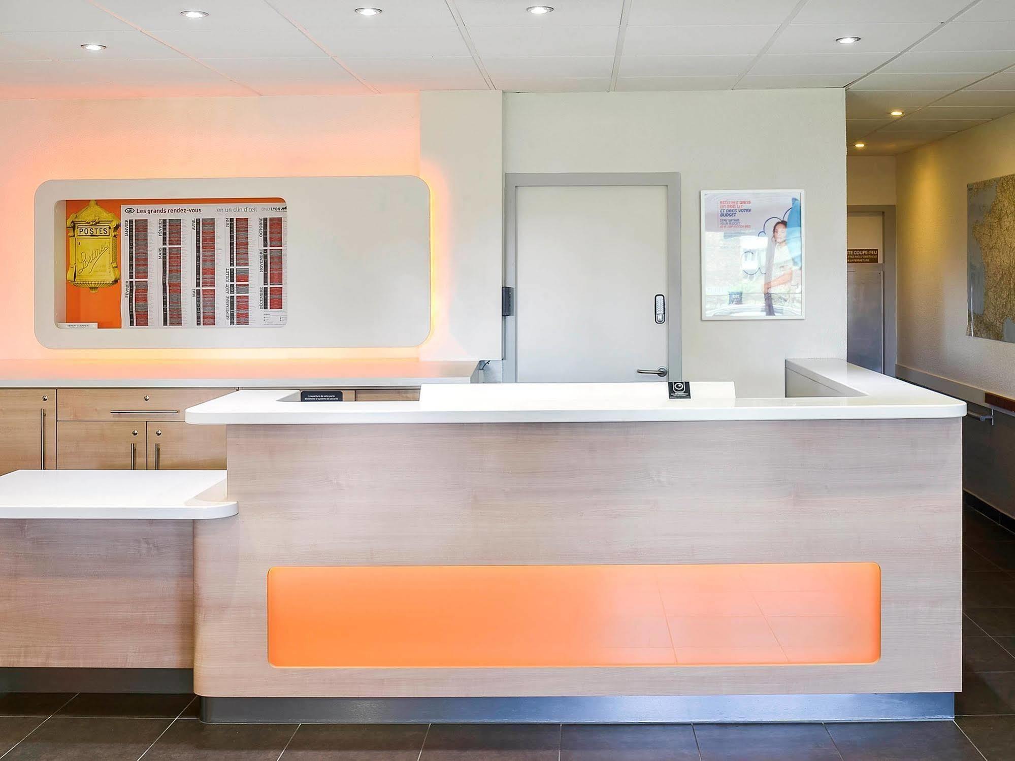 Hotel Ibis Budget Lyon Sud Saint-Fons A7 المظهر الخارجي الصورة